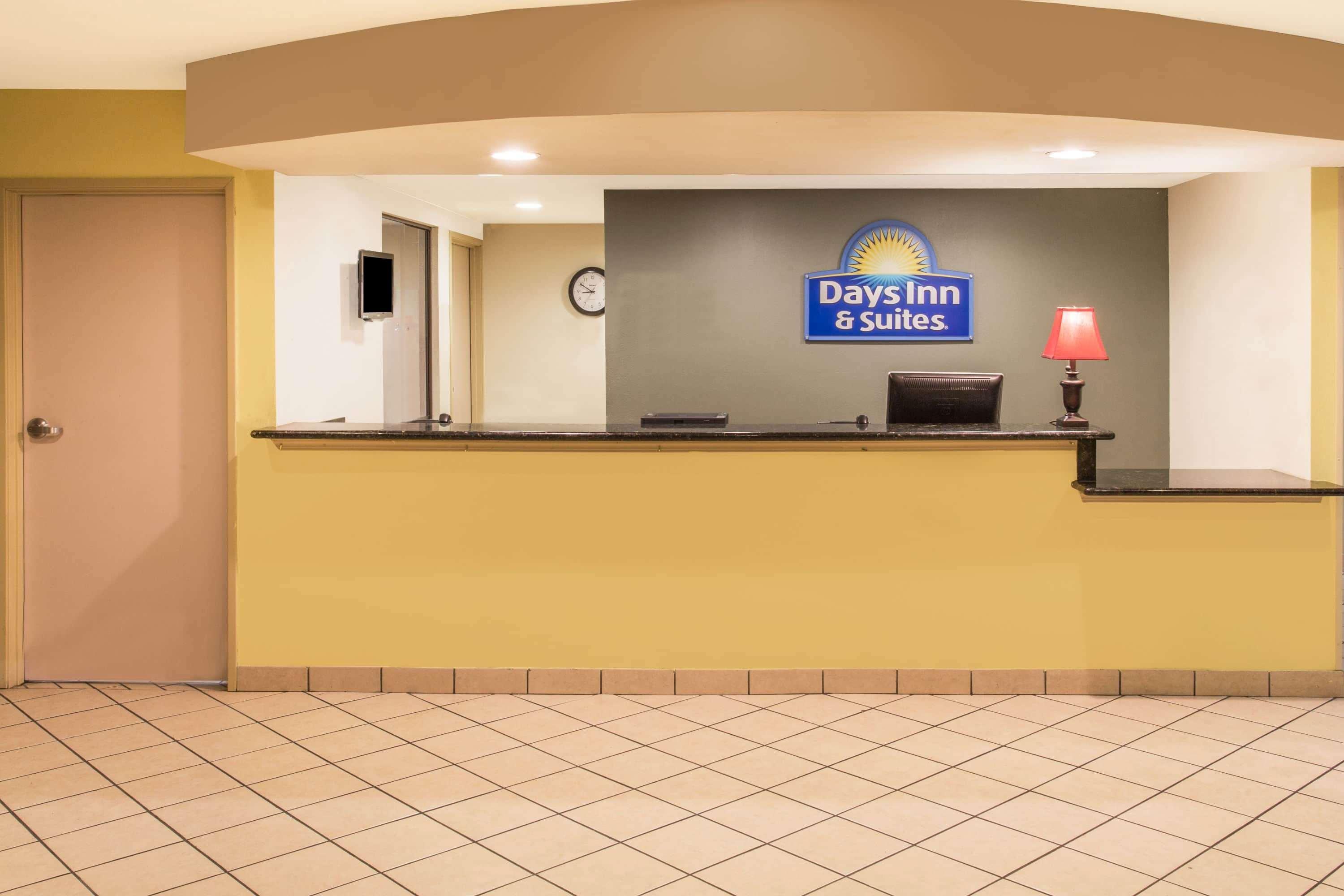 Days Inn & Suites By Wyndham Тибодо Экстерьер фото