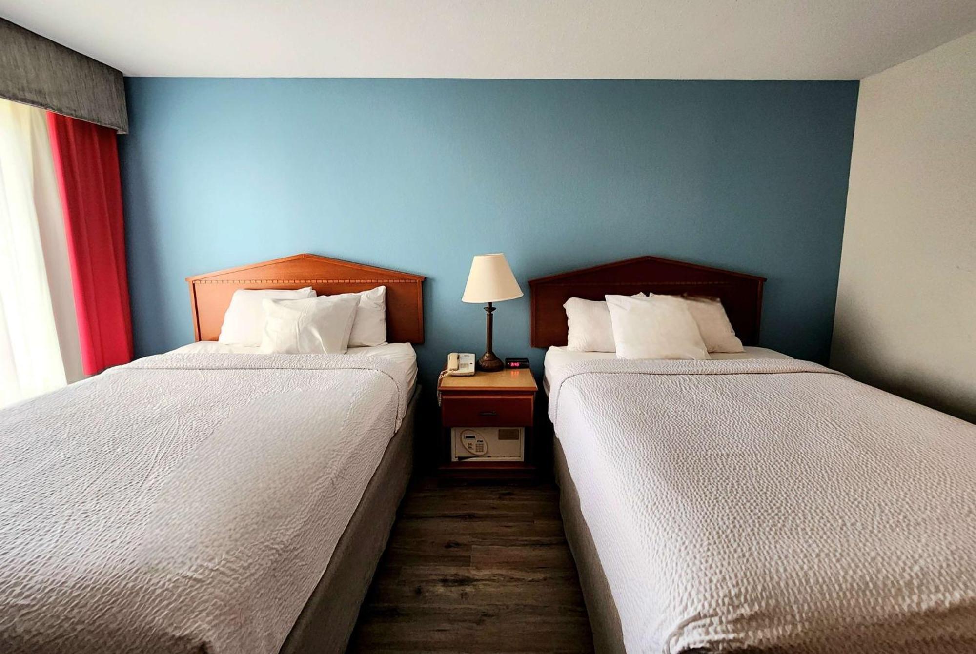 Days Inn & Suites By Wyndham Тибодо Экстерьер фото
