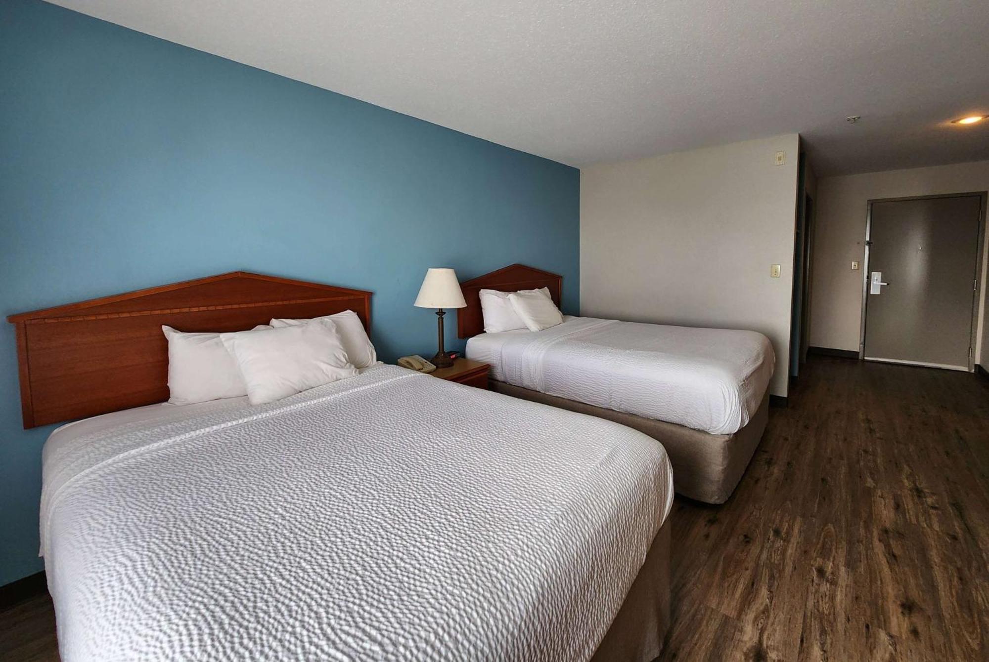 Days Inn & Suites By Wyndham Тибодо Экстерьер фото